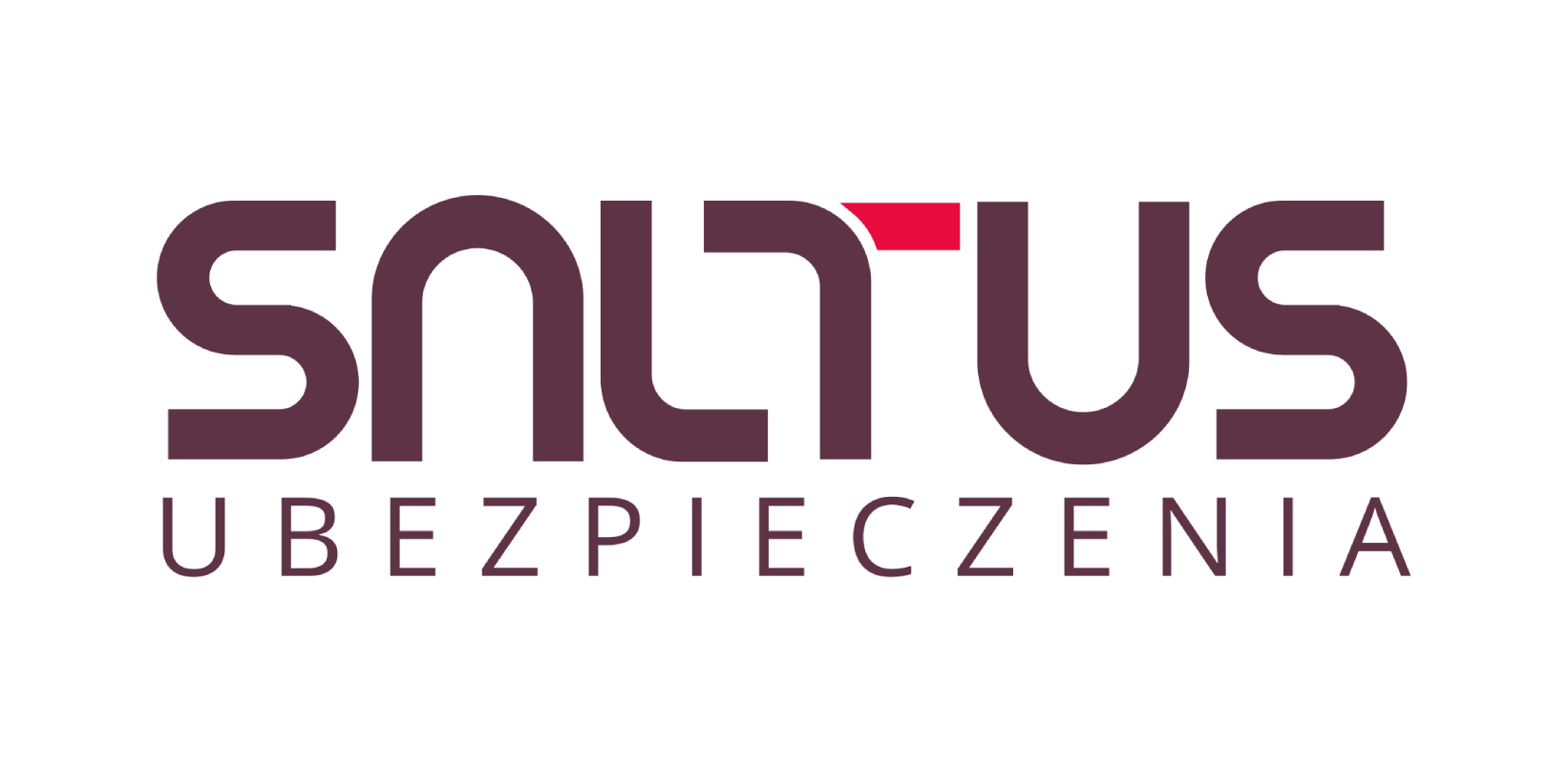 Zielona łąka z drzewami i błękitnym niebem