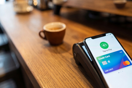 Płatnośc telefonem w terminalu płatniczym